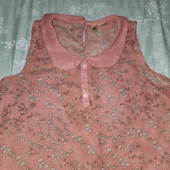 Passport Pink Sleeveless Graphic Blouse with Peter Pan Collar - Picture 2 of 7